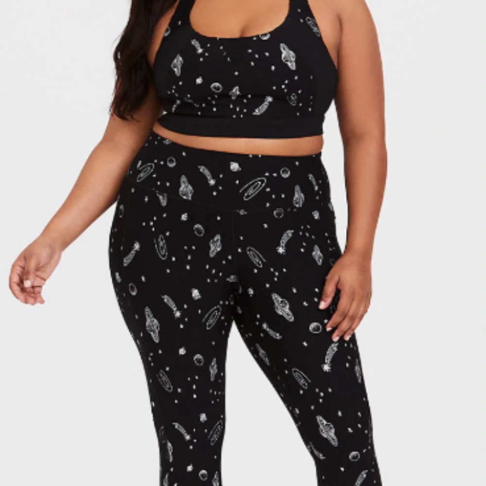 TORRID - BLACK SPACE FOIL SET- 2 PCS - SIZE 1